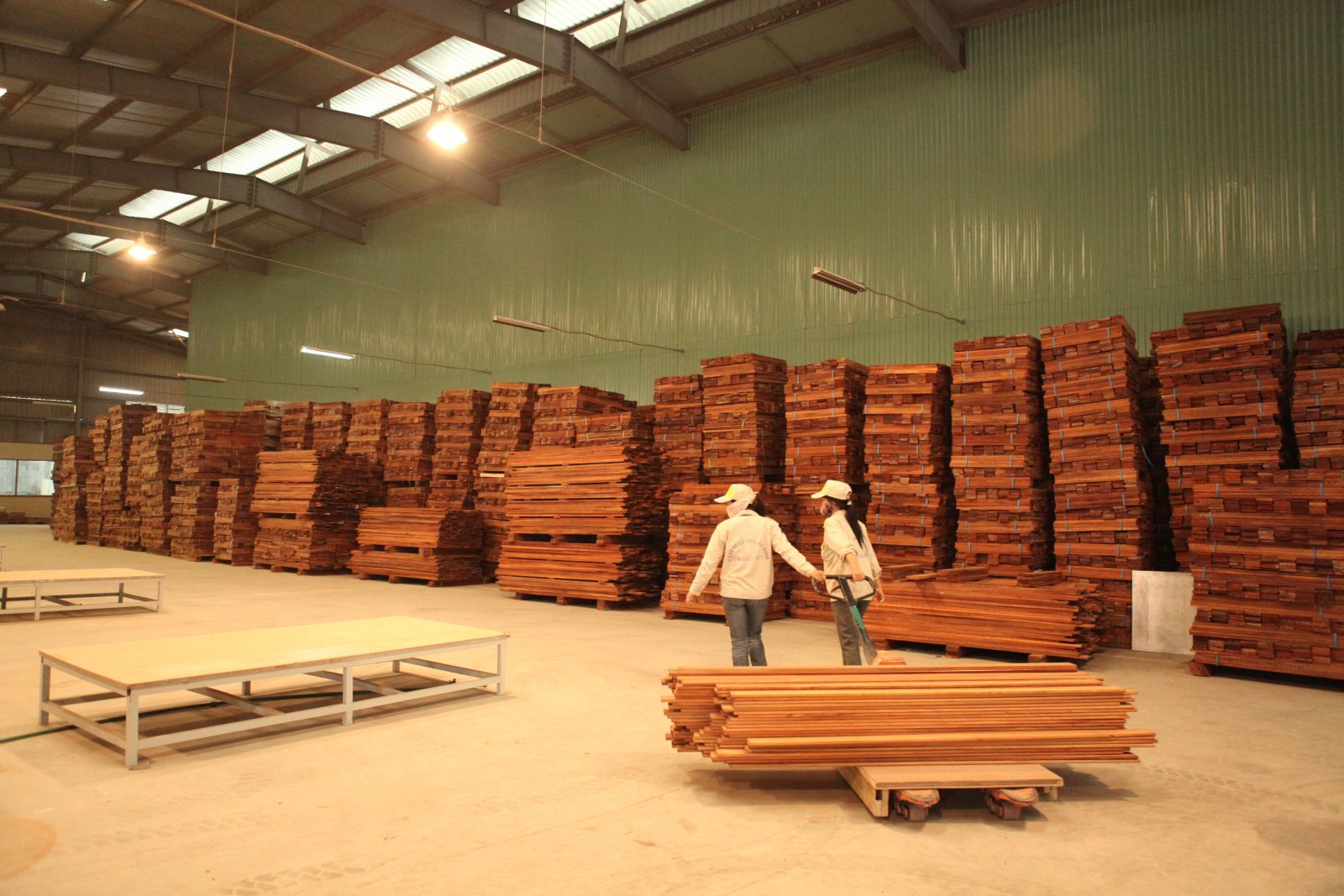 Sàn gỗ lim Nam Phi 15x90x900mm