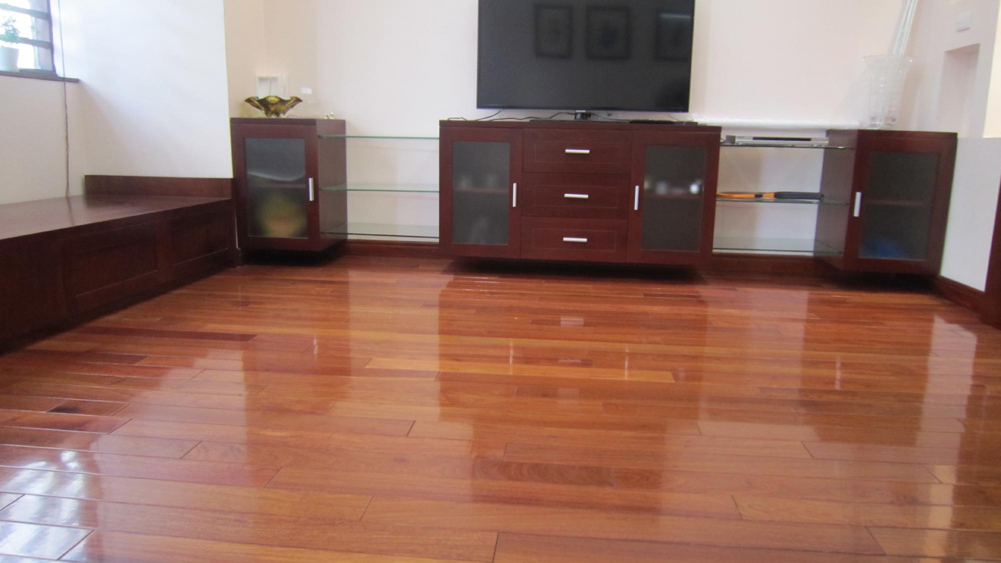Sàn gỗ hương Lào 18x120x900mm