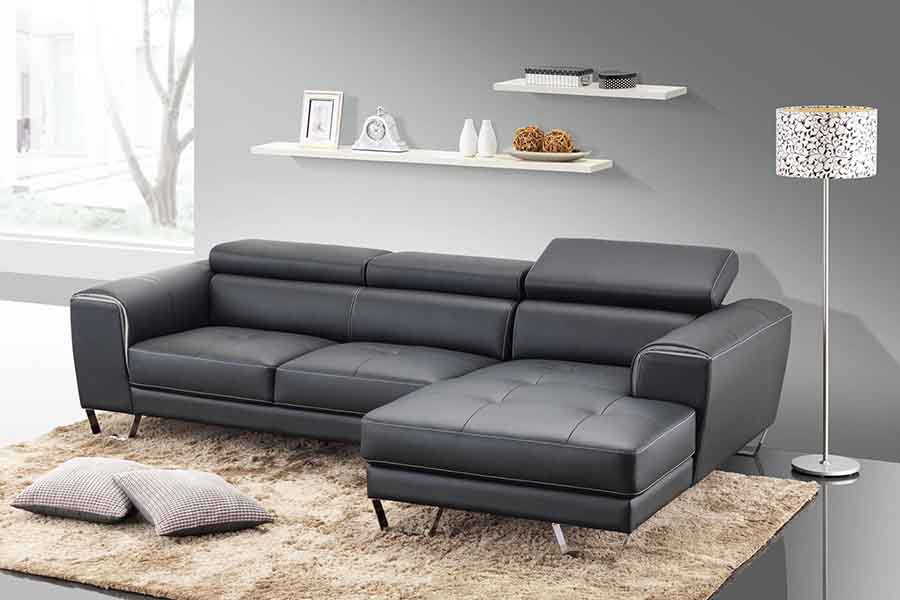 sofa màu đen tường màu xám